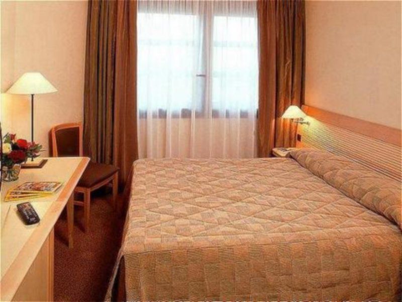 Mercure Tours Centre Gare Et Congres מראה חיצוני תמונה